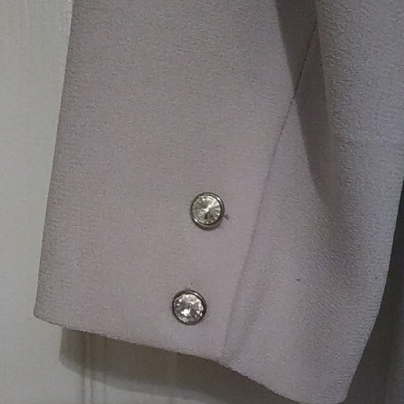 Suit - Picture 4 of 8